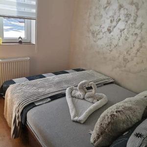 Postel nebo postele na pokoji v ubytování Apartmani MILOSAVLJEVIĆ Divčibare
