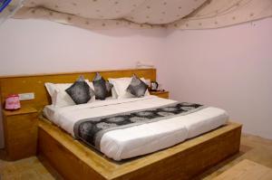 Voodi või voodid majutusasutuse Sky Desert Safari & Spa toas