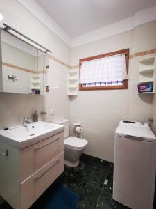 Ein Badezimmer in der Unterkunft Elegant and Peaceful Aparments with Pool and Garden