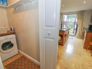 a laundry room with a washer and dryer at 4 Arthur Terrace in Betws-y-coed