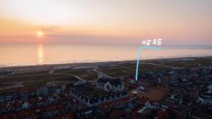 Een luchtfoto van Bed and Breakfast Katwijk