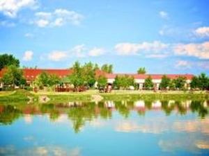 a large body of water with a building in the background at Verba Tanya in Kótaj