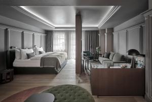 Rúm í herbergi á Hotel Weisses Roessl