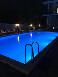 Piscina di Riva o nelle vicinanze