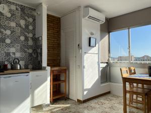 Kuchyňa alebo kuchynka v ubytovaní Estudio II Loft, La Pineda, Salou, playa, Port Aventura