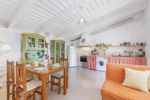 a kitchen and dining room with a table and chairs at Casita Estancia d'en Carretero- Biniarroca in Es Castell