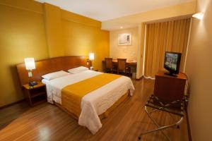Postel nebo postele na pokoji v ubytování Hotel Moncloa