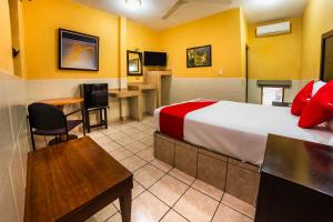 a hotel room with a bed and a desk at Hotel San Marcos in Los Mochis