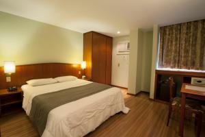 Postel nebo postele na pokoji v ubytování Hotel Moncloa