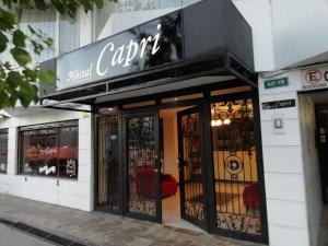 Certificato, attestato, insegna o altro documento esposto da Hostal Capri