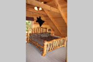 Galeriebild der Unterkunft View! Private! Hot Tub,Pool Table,Fireplace,RELAX! in Sevierville
