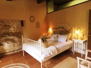 A bed or beds in a room at Casa Corazón de piedra en el Río Dulce