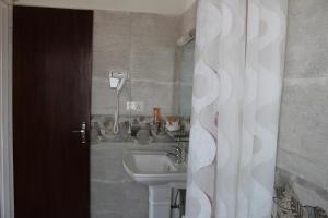 Kylpyhuone majoituspaikassa Butsugen