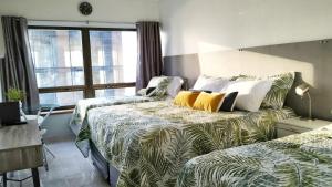 a bedroom with two beds with green and white sheets at CORAZOn BUENOs AIREs PLATINo in Buenos Aires