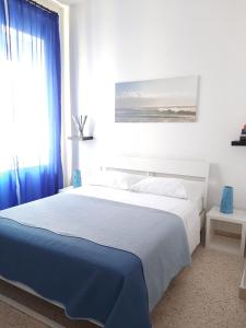 a bedroom with a large bed with a blue blanket at B&B Portarotese in Salerno