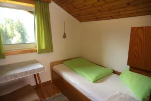 Postel nebo postele na pokoji v ubytování Gästehaus Lienharterhof