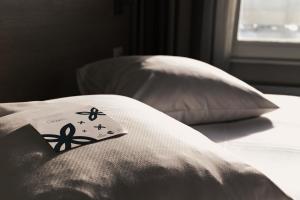 Llit o llits en una habitació de Starling Hôtel Résidence Genève