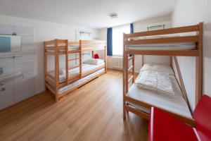 Postel nebo postele na pokoji v ubytování Hirschen Backpacker-Hotel & Pub