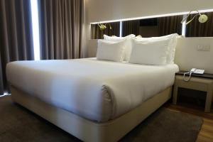 Кровать или кровати в номере Hotel Cristal Setúbal