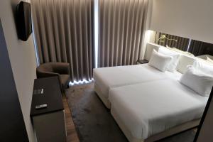 Кровать или кровати в номере Hotel Cristal Setúbal