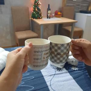 Zestaw do parzenia kawy i herbaty w obiekcie Apartmani MILOSAVLJEVIĆ Divčibare