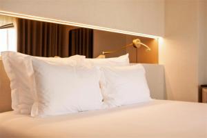 Кровать или кровати в номере Hotel Cristal Setúbal