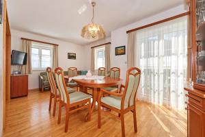 TV a/nebo společenská místnost v ubytování Apartments Geistlinger