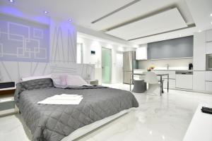 Η κουζίνα ή μικρή κουζίνα στο Alpha Delta Pool Suite