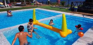 Bazén v ubytování Clara Resort nebo v jeho okolí