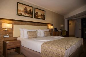 Säng eller sängar i ett rum på New Egreta Resort