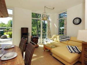 a living room with a couch and a table at Ferienhaus Kapitänsweg 30 in Ostseebad Karlshagen