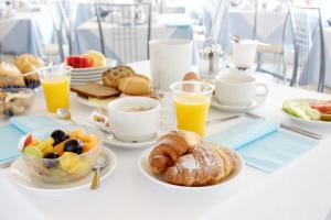 Налични за гости опции за закуска в Hotel Riviera
