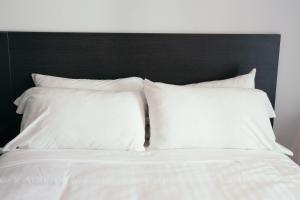 two white pillows sitting on top of a bed at Château Madelinot in Fatima
