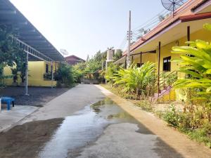Gallery image of Lucky Home Prakhon Chai in Prakhon Chai
