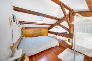 a bedroom with a bed in a room with wooden ceilings at Bel appart pour 6 p, clim, parking et terrasse in Aix-en-Provence