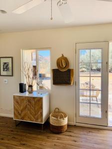 Foto dalla galleria di Casa Agave: Comfy Joshua Tree Cottage With Free Breakfast Bar a Joshua Tree
