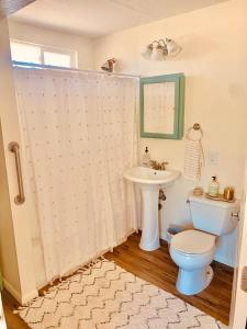 Bagno di Casa Agave: Comfy Joshua Tree Cottage With Free Breakfast Bar