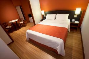 Postel nebo postele na pokoji v ubytování Hotel Moncloa
