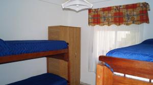 En eller flere senge i et værelse på Departamentos Aryan