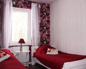 เตียงในห้องที่ W Starym Ogrodzie