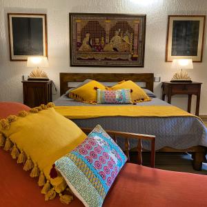 Postel nebo postele na pokoji v ubytování Villa Porta a Colle + 83 fotografií