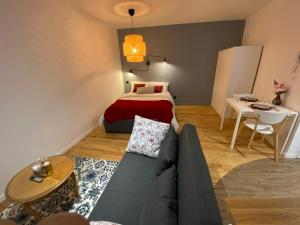 a living room with a couch and a bed at Le Charme - Au Coeur d'Agen - Self Checkin - Wifi - Netflix - Smart TV - Luqs fr in Agen