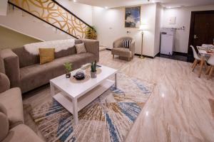 Olive Tree Hotel的休息区