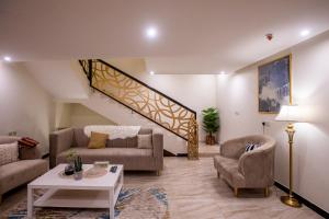 Olive Tree Hotel的休息区