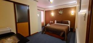 Tempat tidur dalam kamar di Hotel Espectacular