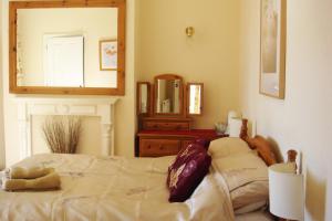 Gallery image of Harlequin Guest House with parking in Weymouth