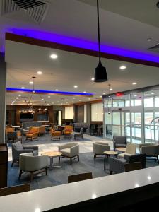 A restaurant or other place to eat at La Quinta Inn & Suites by Wyndham Louisville NE - Old Henry Rd