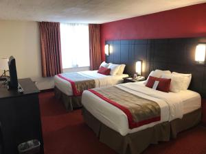 Postel nebo postele na pokoji v ubytování Ramada by Wyndham Ligonier