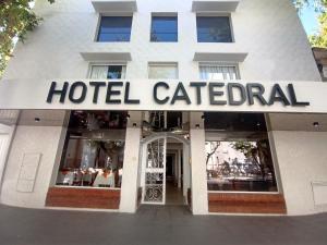 a hotel cafeteria sign in front of a building at Hotel Catedral San Rafael in San Rafael