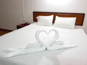 Postel nebo postele na pokoji v ubytování Wiangwalee Hotel